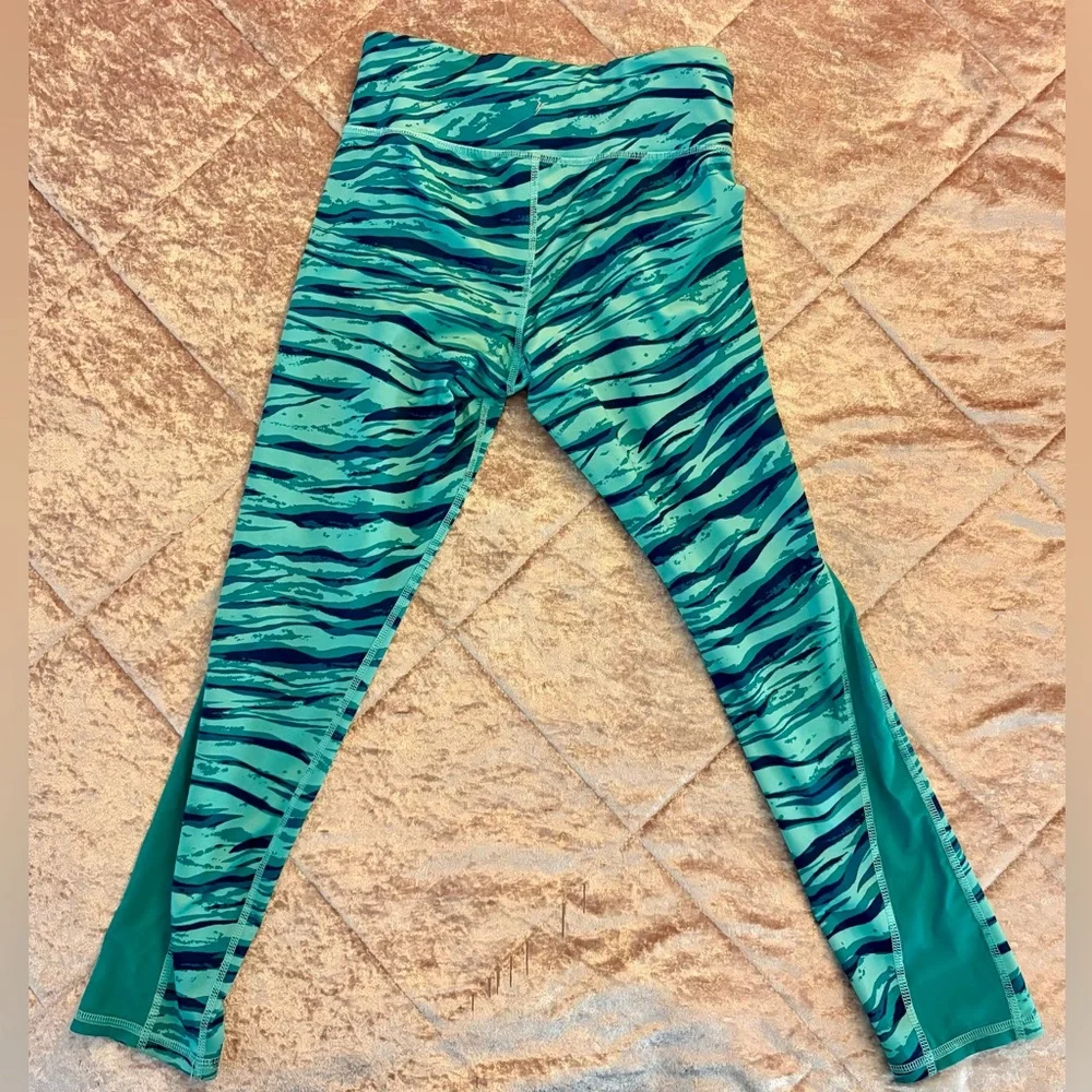 Old Navy girls go dry leggings
